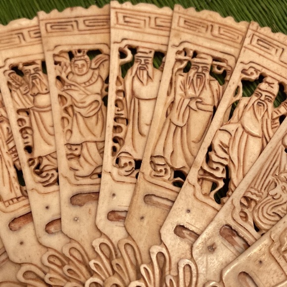 Chinese Crafted Bovine bone Fan - Picture 5 of 14